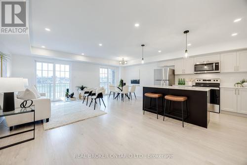 5 - 11 Tobias Lane N, Barrie, ON - Indoor Photo Showing Kitchen With Upgraded Kitchen