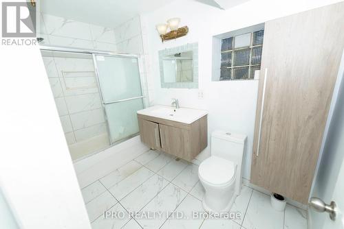 81 Florence Avenue, Kitchener, ON - Indoor Photo Showing Bathroom