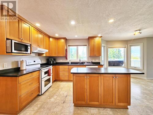 1551 View Drive, Quesnel, BC - Indoor Photo Showing Kitchen With Double Sink