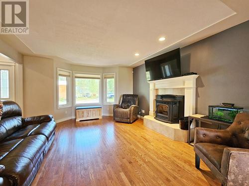 1551 View Drive, Quesnel, BC - Indoor Photo Showing Living Room With Fireplace