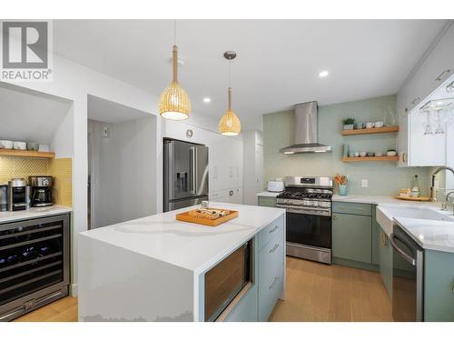 419 Cadder Avenue, Kelowna, BC - Indoor Photo Showing Kitchen With Upgraded Kitchen