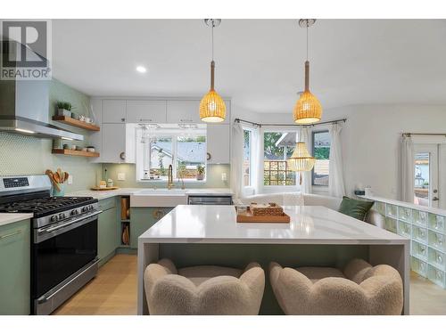 419 Cadder Avenue, Kelowna, BC - Indoor Photo Showing Kitchen With Upgraded Kitchen