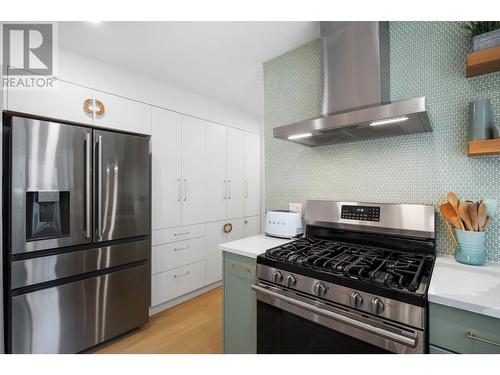 419 Cadder Avenue, Kelowna, BC - Indoor Photo Showing Kitchen