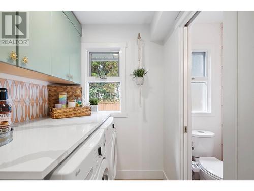 419 Cadder Avenue, Kelowna, BC - Indoor Photo Showing Bathroom