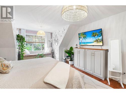 419 Cadder Avenue, Kelowna, BC - Indoor Photo Showing Bedroom