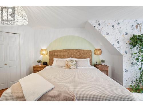 419 Cadder Avenue, Kelowna, BC - Indoor Photo Showing Bedroom