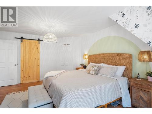 419 Cadder Avenue, Kelowna, BC - Indoor Photo Showing Bedroom