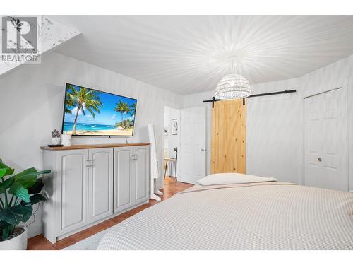 419 Cadder Avenue, Kelowna, BC - Indoor Photo Showing Bedroom