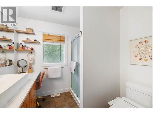 419 Cadder Avenue, Kelowna, BC - Indoor Photo Showing Bathroom