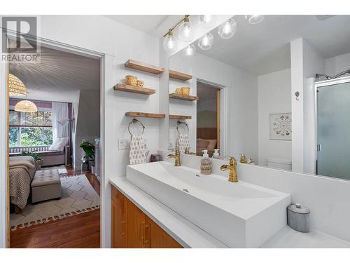 419 Cadder Avenue, Kelowna, BC - Indoor Photo Showing Bathroom