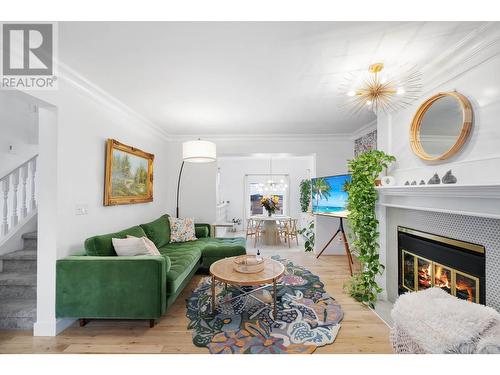 419 Cadder Avenue, Kelowna, BC - Indoor Photo Showing Living Room With Fireplace