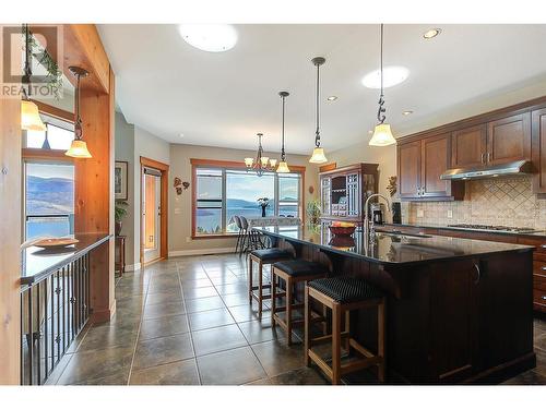 6127 Seymoure Lane, Peachland, BC - Indoor Photo Showing Kitchen With Upgraded Kitchen