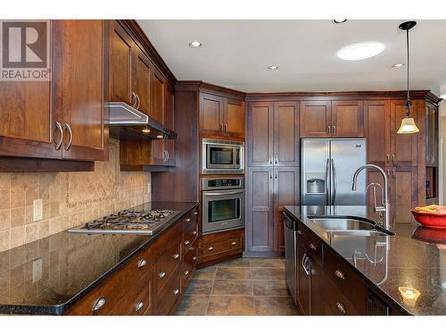 6127 Seymoure Lane, Peachland, BC - Indoor Photo Showing Kitchen With Double Sink With Upgraded Kitchen