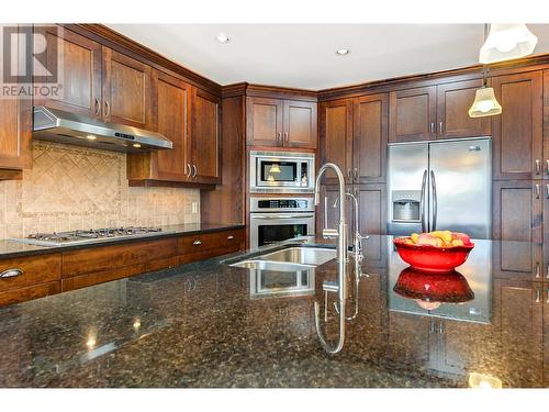 6127 Seymoure Lane, Peachland, BC - Indoor Photo Showing Kitchen With Double Sink With Upgraded Kitchen