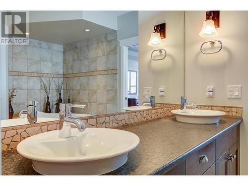 6127 Seymoure Lane, Peachland, BC - Indoor Photo Showing Bathroom