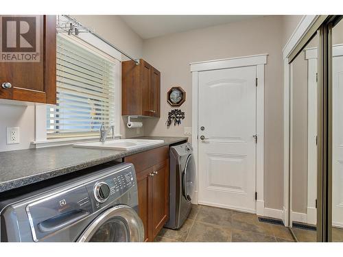 6127 Seymoure Lane, Peachland, BC - Indoor Photo Showing Laundry Room