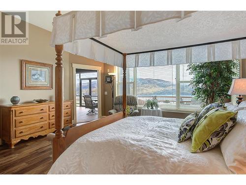 6127 Seymoure Lane, Peachland, BC - Indoor Photo Showing Bedroom