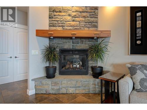 6127 Seymoure Lane, Peachland, BC - Indoor Photo Showing Living Room With Fireplace