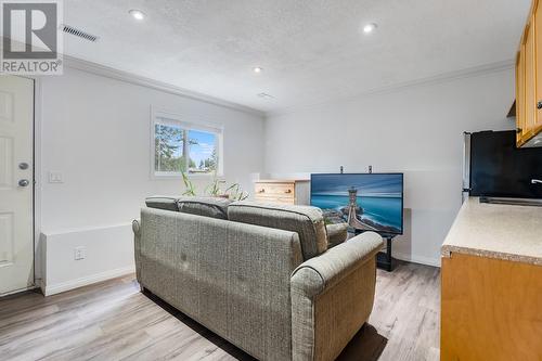 5115 Chute Lake Crescent, Kelowna, BC - Indoor Photo Showing Living Room