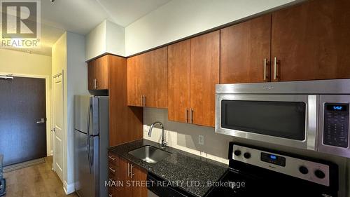 101 - 95 North Park Road, Vaughan, ON - Indoor Photo Showing Kitchen