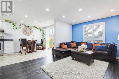 501 Highbrook Court, Kitchener, ON - Indoor Photo Showing Living Room