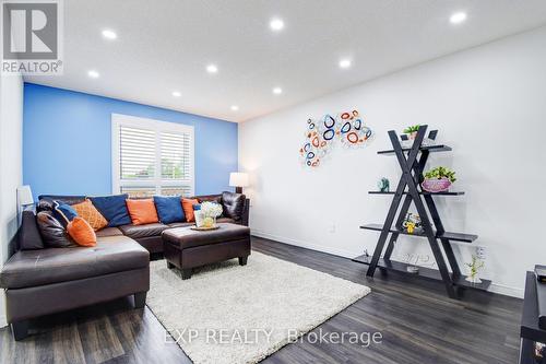 501 Highbrook Court, Kitchener, ON - Indoor Photo Showing Living Room