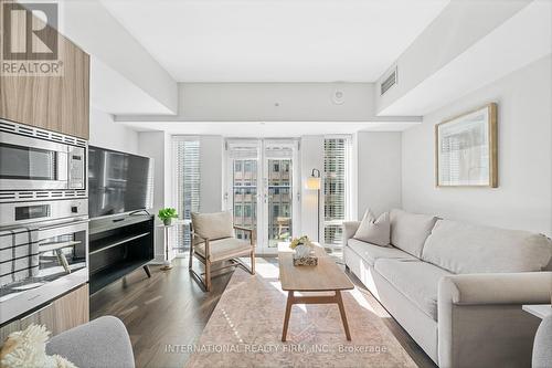 617 - 955 Bay Street, Toronto (Bay Street Corridor), ON - Indoor Photo Showing Living Room