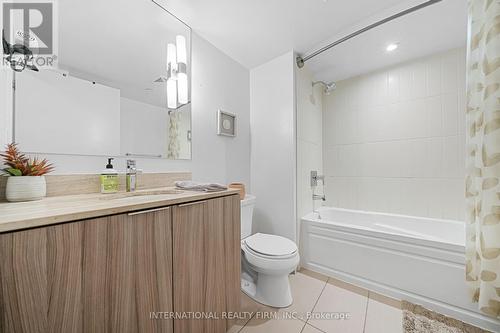 617 - 955 Bay Street, Toronto (Bay Street Corridor), ON - Indoor Photo Showing Bathroom