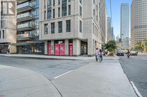 617 - 955 Bay Street, Toronto (Bay Street Corridor), ON - Outdoor