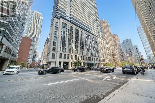 617 - 955 Bay Street, Toronto (Bay Street Corridor), ON - Outdoor With Facade