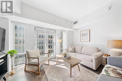 617 - 955 Bay Street, Toronto (Bay Street Corridor), ON - Indoor Photo Showing Living Room