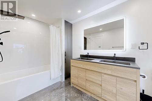 260 Dewhurst Boulevard N, Toronto (Danforth Village-East York), ON - Indoor Photo Showing Bathroom