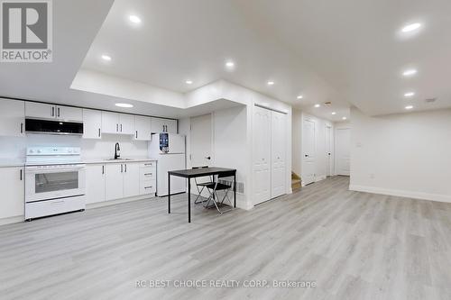 260 Dewhurst Boulevard N, Toronto (Danforth Village-East York), ON - Indoor Photo Showing Kitchen