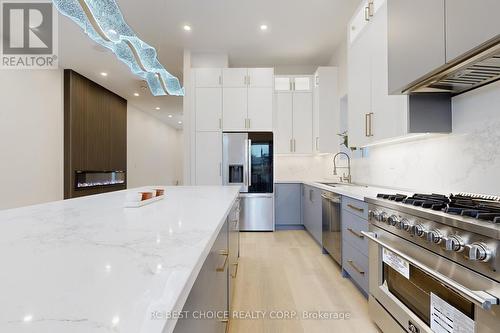 260 Dewhurst Boulevard N, Toronto (Danforth Village-East York), ON - Indoor Photo Showing Kitchen With Upgraded Kitchen