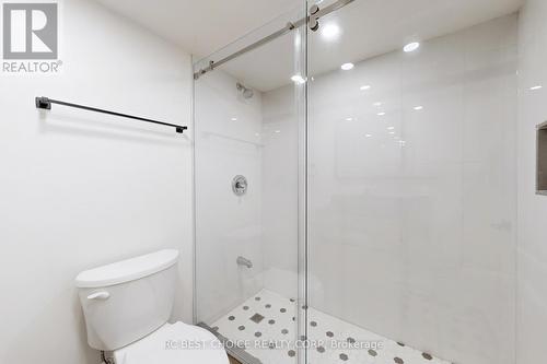 260 Dewhurst Boulevard N, Toronto (Danforth Village-East York), ON - Indoor Photo Showing Bathroom