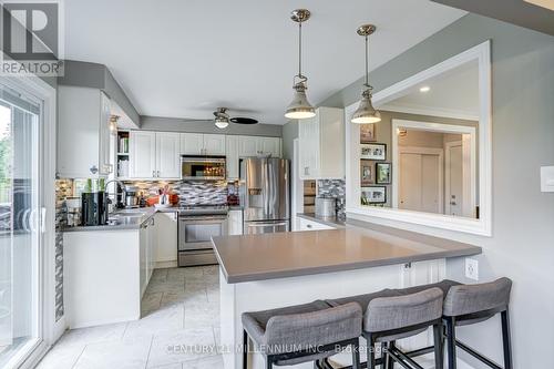 409 Scarsdale Crescent, Oakville, ON - Indoor Photo Showing Kitchen With Upgraded Kitchen