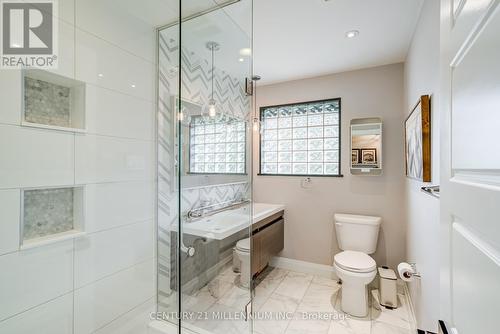 409 Scarsdale Crescent, Oakville, ON - Indoor Photo Showing Bathroom