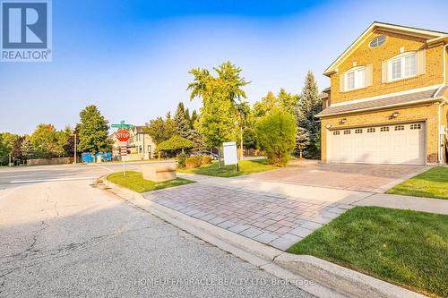 1030 Old Oak Drive, Oakville (West Oak Trails), ON - Outdoor