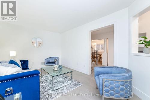 1030 Old Oak Drive, Oakville (West Oak Trails), ON - Indoor Photo Showing Living Room