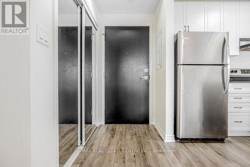 421 - 200 Lagerfeld Drive, Brampton (Northwest Brampton), ON - Indoor Photo Showing Kitchen