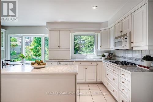 6 Wade Road, Hamilton (Ancaster), ON - Indoor Photo Showing Kitchen