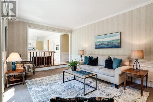 6 Wade Road, Hamilton (Ancaster), ON - Indoor Photo Showing Living Room