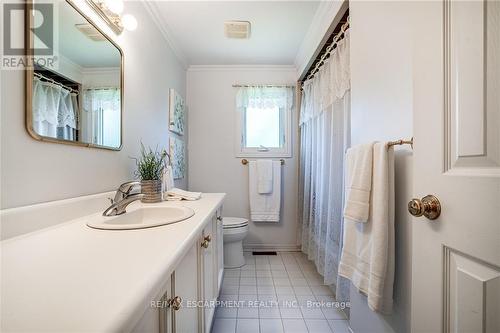 6 Wade Road, Hamilton (Ancaster), ON - Indoor Photo Showing Bathroom