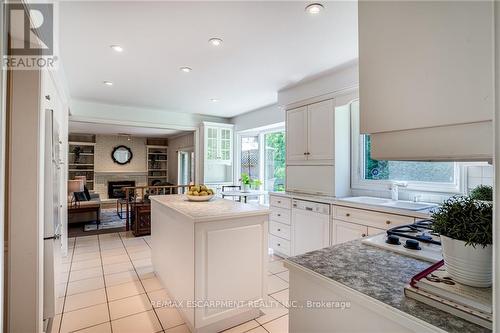 6 Wade Road, Hamilton (Ancaster), ON - Indoor Photo Showing Kitchen