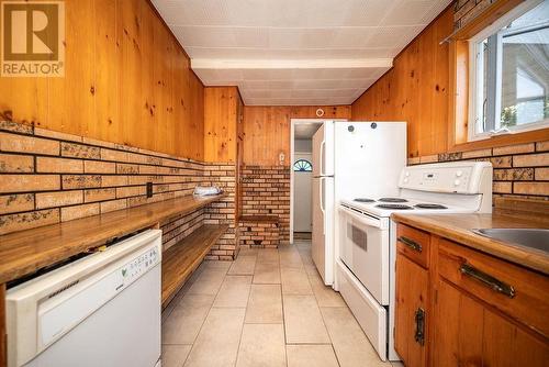 30 Alder Crescent, Deep River, ON - Indoor Photo Showing Kitchen