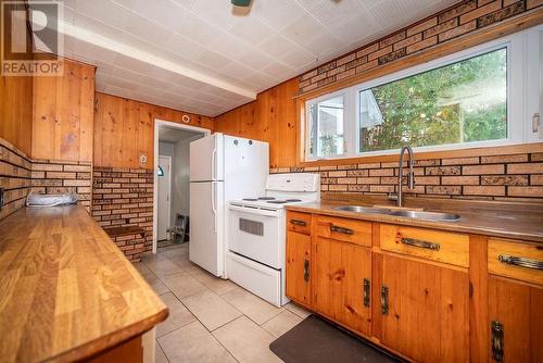 30 Alder Crescent, Deep River, ON - Indoor Photo Showing Kitchen With Double Sink