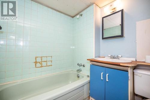 30 Alder Crescent, Deep River, ON - Indoor Photo Showing Bathroom