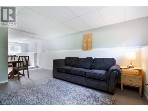 1505 Mckinnon Road, Revelstoke, BC - Indoor Photo Showing Living Room