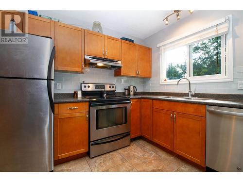 1505 Mckinnon Road, Revelstoke, BC - Indoor Photo Showing Kitchen With Double Sink