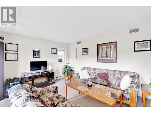 5028 Elliot Avenue Lot# 5, Peachland, BC - Indoor Photo Showing Living Room